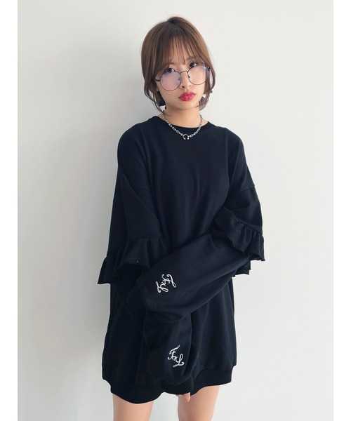 Honey Salon(ハニーサロン)の「fallin刺繍フリルミニ裏毛プルオーバー(ワンピース・レディース・ホワイト/ブラック/ブルー・FREE)」の1枚目の写真