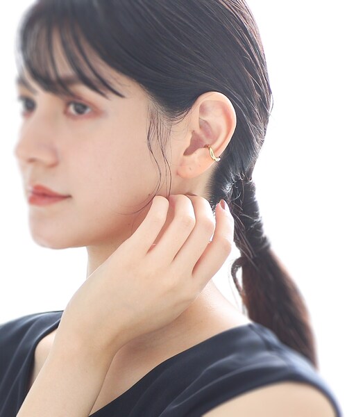 COCOSHNIK（ココシュニック）の「シルバー ラインイヤーカフ カーブ GP（イヤーカフ・レディース・ゴールド・00）」の4枚目の写真