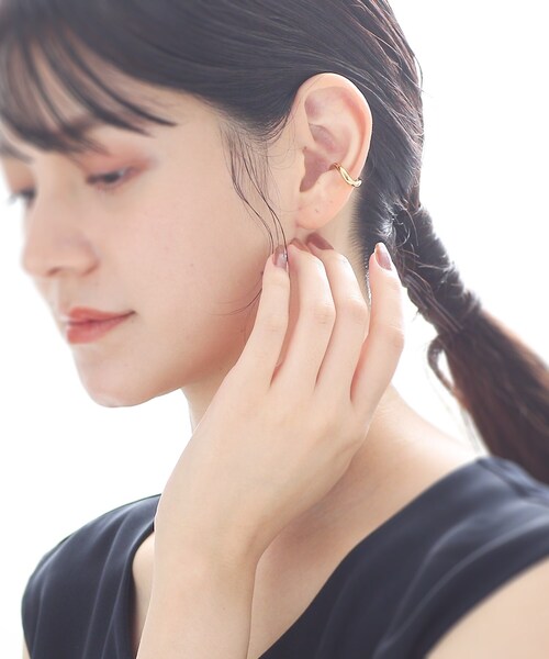 COCOSHNIK（ココシュニック）の「シルバー ラインイヤーカフ カーブ GP（イヤーカフ・レディース・ゴールド・00）」の3枚目の写真