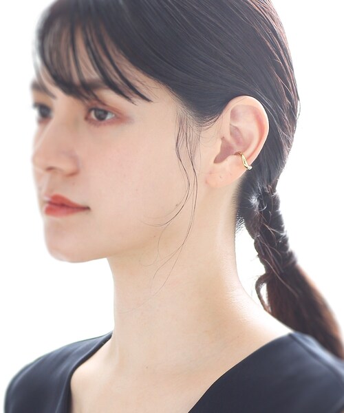 COCOSHNIK（ココシュニック）の「シルバー ラインイヤーカフ カーブ GP（イヤーカフ・レディース・ゴールド・00）」の6枚目の写真