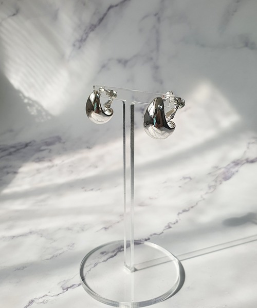 CEMONEMO（セモネモ）の「ぷっくり ボリューム イヤリングメタル（イヤリング・レディース・シルバー/ゴールド・FREE）」の5枚目の写真