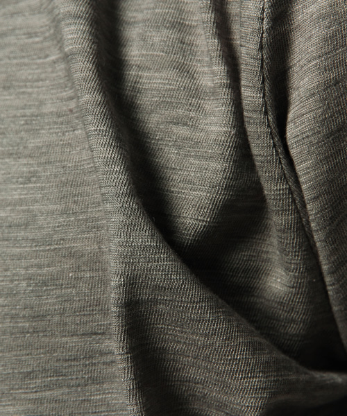 KATHARINE HAMNETT LONDON (キャサリンハムネットロンドン)の「HEATHER V-NECK T-SHIRT / ヘザーブイネックTシャツ(Tシャツ/カットソー・メンズ・ブラック/ホワイト/グレー/オレンジ系その他・SMALL/LARGE/XL/MEDIUM)」の21枚目の写真