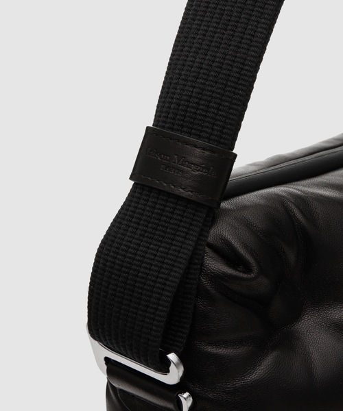 Maison Margiela(メゾンマルジェラ)の「BELT BAG(ショルダーバッグ・メンズ・ブラック/カーキ・ONESIZE)」の5枚目の写真