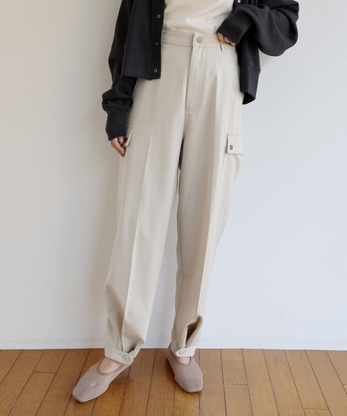 andme(アンドミー)の「ツイル2wayカーゴパンツ(カーゴパンツ・レディース・ブラック/ネイビー/ダークカーキ/キナリ・M/L)」の2枚目の写真