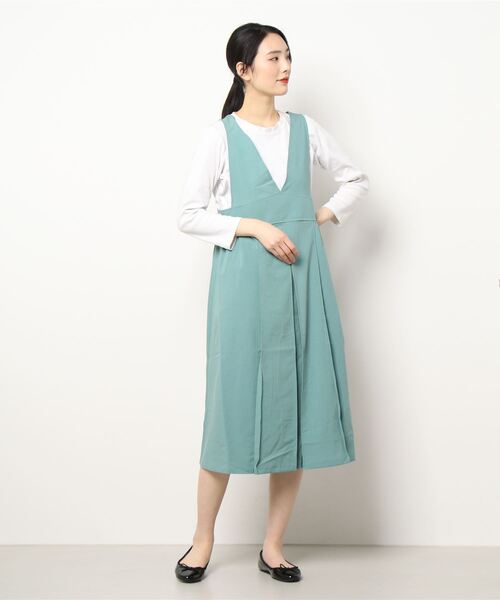 ehka sopo（エヘカソポ）の「Vネックタックジャンパースカート