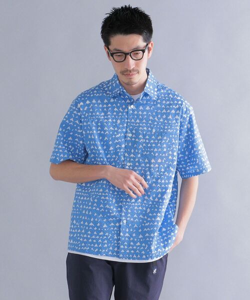 SHIPS(シップス)の「SHIPS: シワ加工 モチーフ レギュラーカラーシャツ S/S(シャツ/ブラウス・メンズ・ライトグレー/ライトブルー/ネイビー・SMALL/MEDIUM/LARGE/X-LARGE)」の1枚目の写真