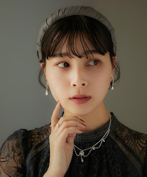 niana（ニアナ）の「フェイクレザーギャザーカチューシャ（カチューシャ・レディース・ベージュ/カーキ・FREE）」の7枚目の写真
