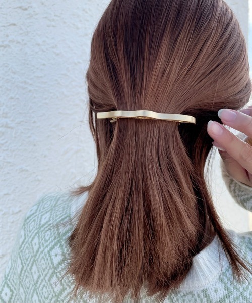 tone（トーン）の「【aussi/オッスィー】ウェーブ　メタル　スリム　バレッタ（ニッケルフリー）（バレッタ/ヘアクリップ・レディース・シルバー/ゴールド/シルバー系その他/ゴールド系その他・FREE）」の4枚目の写真