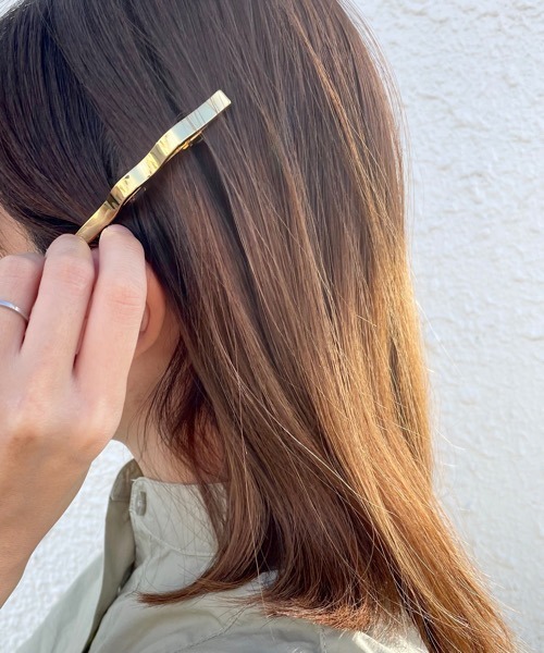 tone（トーン）の「【aussi/オッスィー】ウェーブ　メタル　スリム　バレッタ（ニッケルフリー）（バレッタ/ヘアクリップ・レディース・シルバー/ゴールド/シルバー系その他/ゴールド系その他・FREE）」の10枚目の写真