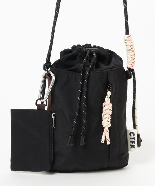 Ray BEAMS（レイビームス）の「CONTROL FREAK / ナイロン ハンディ ショルダーバッグ（ショルダーバッグ・レディース・ブラック/ライトブルー・ONE SIZE）」の5枚目の写真