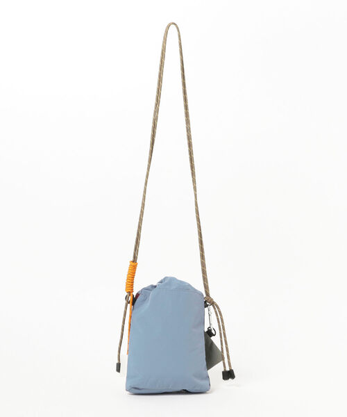 Ray BEAMS（レイビームス）の「CONTROL FREAK / ナイロン ハンディ ショルダーバッグ（ショルダーバッグ・レディース・ブラック/ライトブルー・ONE SIZE）」の10枚目の写真