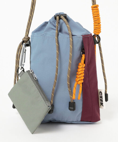 Ray BEAMS（レイビームス）の「CONTROL FREAK / ナイロン ハンディ ショルダーバッグ（ショルダーバッグ・レディース・ブラック/ライトブルー・ONE SIZE）」の11枚目の写真