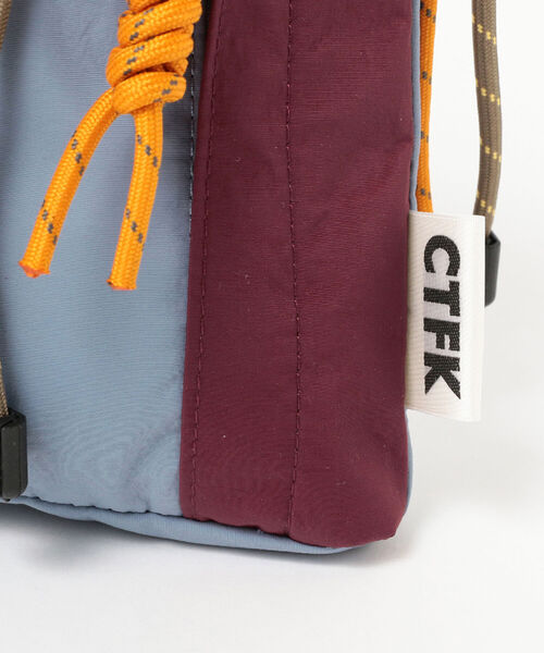 Ray BEAMS（レイビームス）の「CONTROL FREAK / ナイロン ハンディ ショルダーバッグ（ショルダーバッグ・レディース・ブラック/ライトブルー・ONE SIZE）」の14枚目の写真