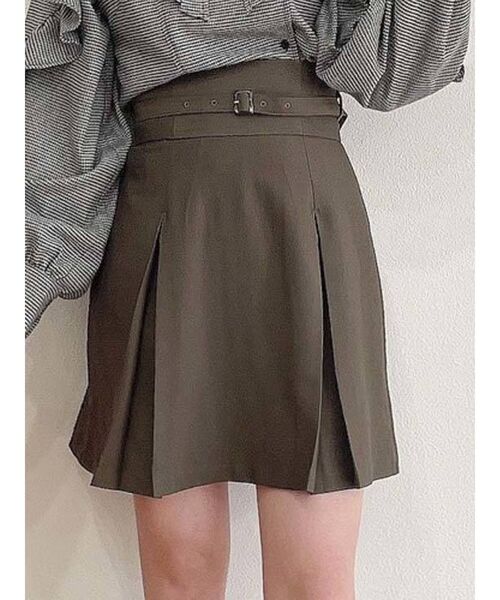 dazzlin(ダズリン)の「ボックスプリーツベルトミニスカート(スカート・レディース・グレー/ブラウン・SMALL/MEDIUM)」の2枚目の写真