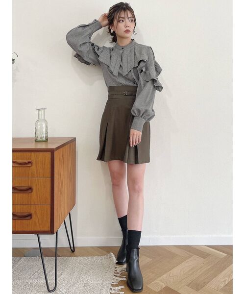 dazzlin(ダズリン)の「ボックスプリーツベルトミニスカート(スカート・レディース・グレー/ブラウン・SMALL/MEDIUM)」の8枚目の写真