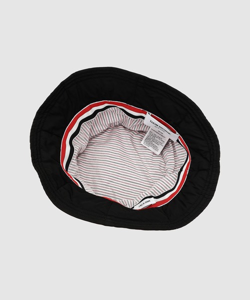 THOM BROWNE(トムブラウン)の「QUILTED BUCKET HAT W/ SEAMED IN 4-BAR IN POLY TWILL BLACK M(ハット・メンズ・ブラック・S/M)」の3枚目の写真