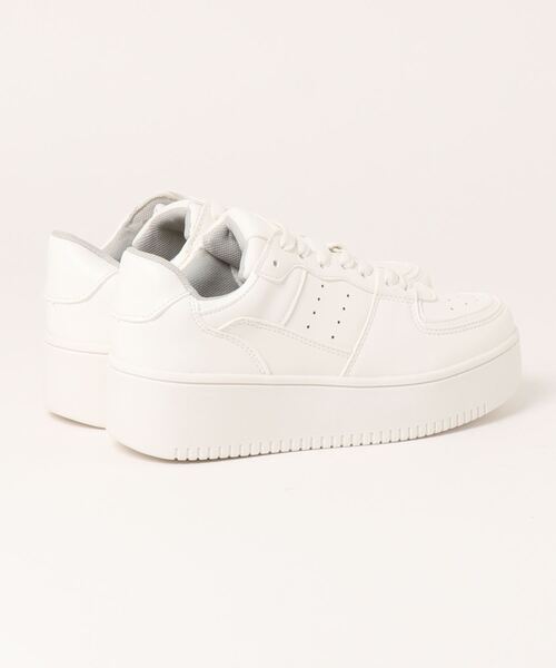 one after another NICE CLAUP（ワンアフターアナザーナイスクラップ）の「コート系厚底スニーカー（スニーカー・レディース・ホワイト・SMALL/MEDIUM/LARGE/X-LARGE）」の3枚目の写真