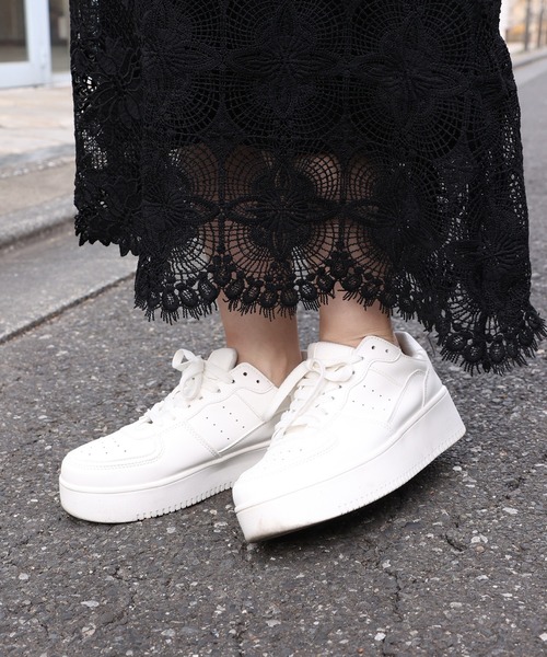 one after another NICE CLAUP（ワンアフターアナザーナイスクラップ）の「コート系厚底スニーカー（スニーカー・レディース・ホワイト・SMALL/MEDIUM/LARGE/X-LARGE）」の12枚目の写真