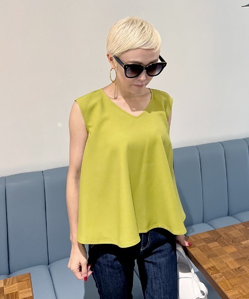 JENNE(ジェンヌ)の「日本製 Vネックブラウス(シャツ/ブラウス・レディース・ネイビー/グリーン・MEDIUM/LARGE/SMALL)」の4枚目の写真
