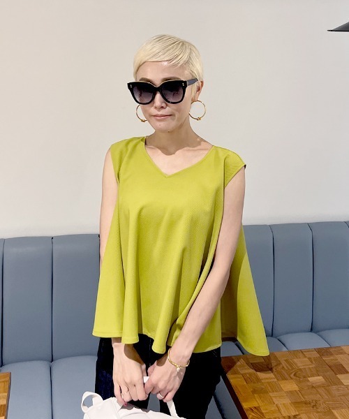 JENNE(ジェンヌ)の「日本製 Vネックブラウス(シャツ/ブラウス・レディース・ネイビー/グリーン・MEDIUM/LARGE/SMALL)」の5枚目の写真