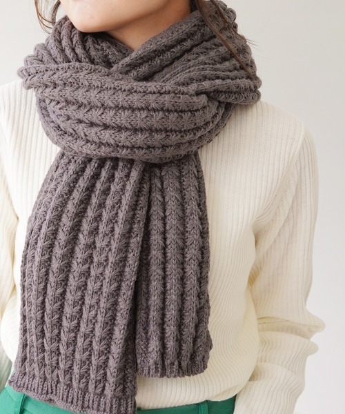 IAMUSE（アイアミューズ）の「【IAMUSE】ざっくりニットマフラー S0068（マフラー・レディース・チャコールグレー/アイボリー/グレイッシュベージュ・FREE）」の3枚目の写真