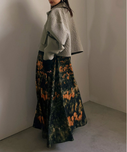 Ameri(アメリ)の「EMBOSS SHORT ARMY LIKE JACKET(その他アウター・レディース・ブラック/カーキ/ブルー・FREE)」の5枚目の写真