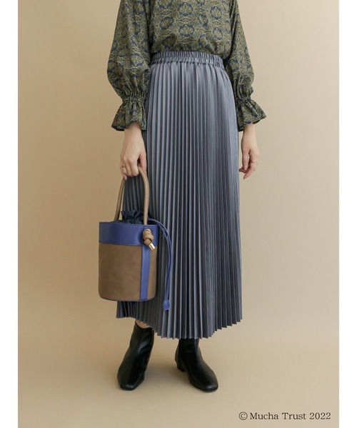 Te chichi(テチチ)の「レザーライクロングプリーツスカート(スカート・レディース・ブラック/オフホワイト/ブルー・フリ-)」の6枚目の写真