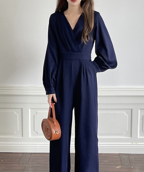 emi+（エミプラス）の「ウエスト切り替え カシュクールワイドサロペット（サロペット/オーバーオール・レディース・ネイビー/ブラウン/ブラック・L/M）」の3枚目の写真