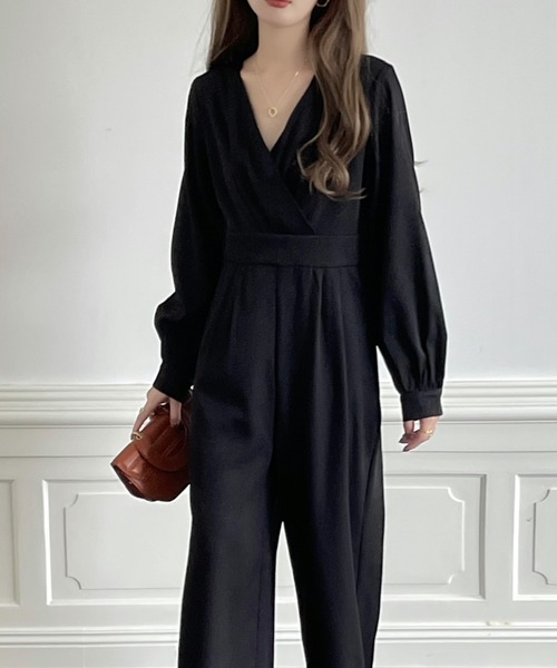 emi+（エミプラス）の「ウエスト切り替え カシュクールワイドサロペット（サロペット/オーバーオール・レディース・ネイビー/ブラウン/ブラック・L/M）」の2枚目の写真