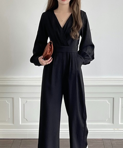 emi+（エミプラス）の「ウエスト切り替え カシュクールワイドサロペット（サロペット/オーバーオール・レディース・ネイビー/ブラウン/ブラック・L/M）」の4枚目の写真