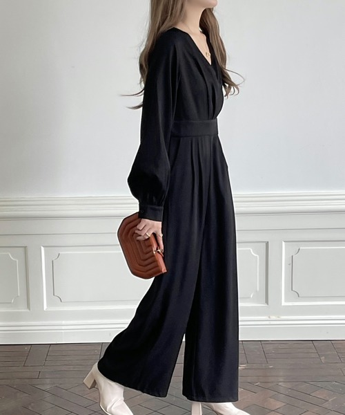 emi+（エミプラス）の「ウエスト切り替え カシュクールワイドサロペット（サロペット/オーバーオール・レディース・ネイビー/ブラウン/ブラック・L/M）」の5枚目の写真