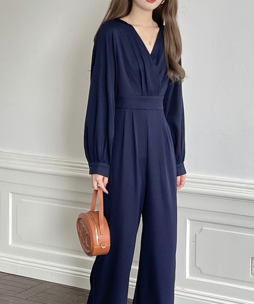 emi+（エミプラス）の「ウエスト切り替え カシュクールワイドサロペット（サロペット/オーバーオール・レディース・ネイビー/ブラウン/ブラック・L/M）」の10枚目の写真