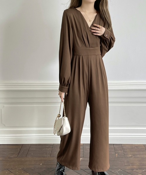 emi+（エミプラス）の「ウエスト切り替え カシュクールワイドサロペット（サロペット/オーバーオール・レディース・ネイビー/ブラウン/ブラック・L/M）」の18枚目の写真