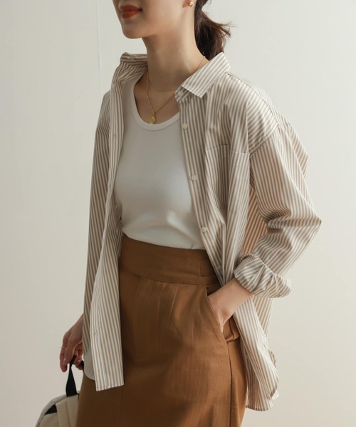 URBAN RESEARCH DOORS(アーバンリサーチドアーズ)の「コットンレギュラーカラーオーバーシャツ(シャツ/ブラウス・レディース・グリーン/ベージュ・MEDIUM)」の3枚目の写真