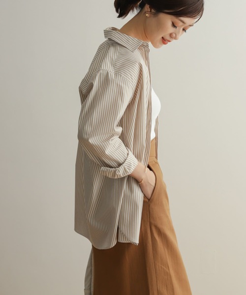 URBAN RESEARCH DOORS(アーバンリサーチドアーズ)の「コットンレギュラーカラーオーバーシャツ(シャツ/ブラウス・レディース・グリーン/ベージュ・MEDIUM)」の7枚目の写真