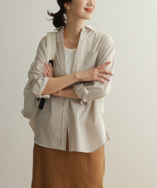 URBAN RESEARCH DOORS(アーバンリサーチドアーズ)の「コットンレギュラーカラーオーバーシャツ(シャツ/ブラウス・レディース・グリーン/ベージュ・MEDIUM)」の11枚目の写真