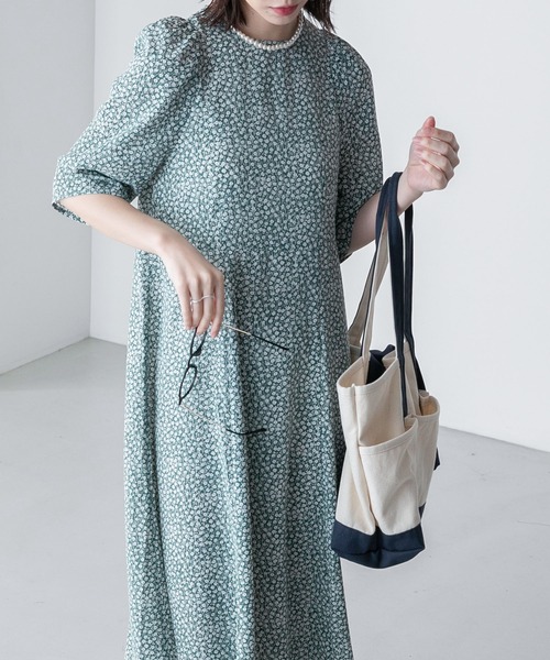 BONLECILL（ボンルシール）の「ヴィンテージフラワー パフスリーブAラインワンピース（ワンピース・レディース・オフホワイト/ブルー/ブラック/グリーン/アイボリー/ブラック系1/ロイヤルブルー・FREE）」の21枚目の写真