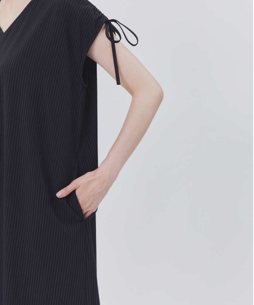 Right-on(ライトオン)の「【HONEYSUCKLE ROSE】サラサラ冷感リボンワンピ(シャツワンピース・レディース・ブラック×グレー/ブラック・L/M)」の16枚目の写真