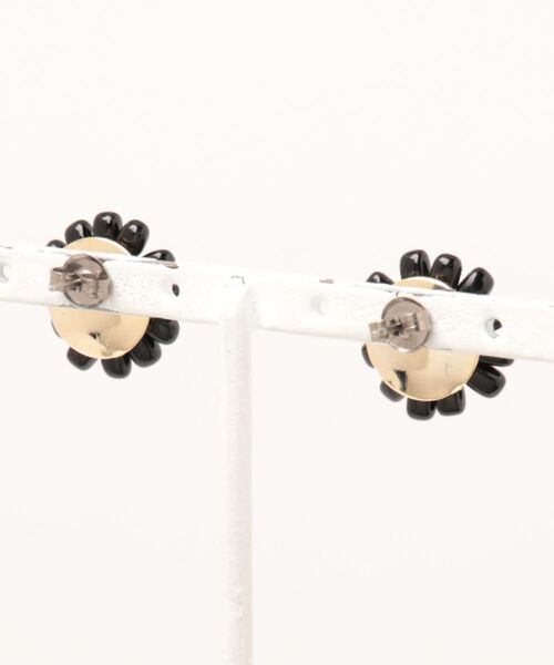 Hi-na】マーガレット フラワービーズ ピアス(MA)（ピアス（両耳
