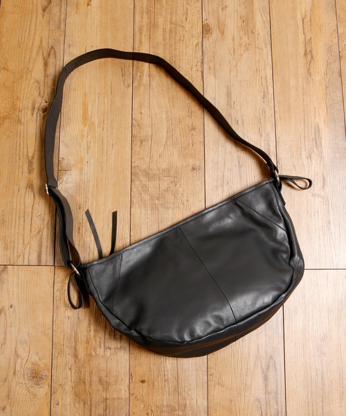 BICASH(ビカーシ)の「BICASH ビカーシ / レザーラウンドショルダーバッグ 牛革 ユニセックス / B861(ショルダーバッグ・メンズ・グレー/ダークブラウン/ダークネイビー/ブラック・FREE)」の11枚目の写真