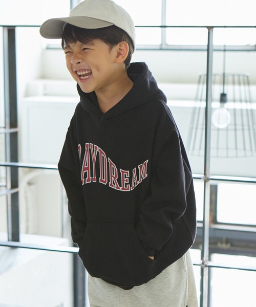 PAIRMANON STREET（ペアマノンストリート）の「【PAIRMANON STREET】ロゴプリント ポケット付き プルパーカー（パーカー・キッズ・レッド系その他/カーキ/アイボリー/ピンク/マスタード/ブラウン/ブラック系その他/ネイビー/グレー/ブルー系その他・130/150/110/100/140/90/120）」の3枚目の写真