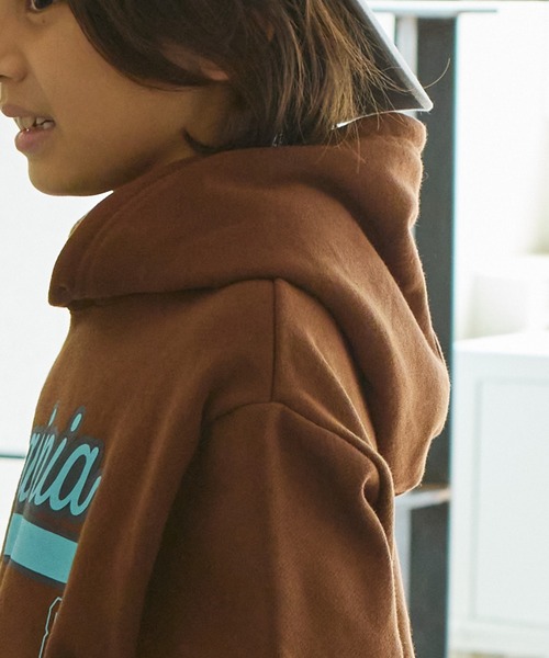 PAIRMANON STREET（ペアマノンストリート）の「【PAIRMANON STREET】ロゴプリント ポケット付き プルパーカー（パーカー・キッズ・レッド系その他/カーキ/アイボリー/ピンク/マスタード/ブラウン/ブラック系その他/ネイビー/グレー/ブルー系その他・130/150/110/100/140/90/120）」の17枚目の写真