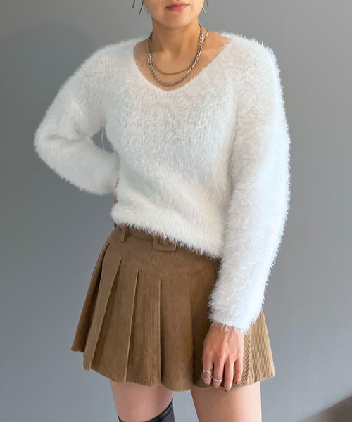 Jewelobe(ジュエローブ)の「シャロ―Vネックシャギーニットプルオーバー(ニット/セーター・レディース・グレー/ブラック/ピンク/ホワイト/ブルー・FREE)」の2枚目の写真
