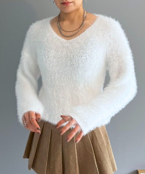 Jewelobe(ジュエローブ)の「シャロ―Vネックシャギーニットプルオーバー(ニット/セーター・レディース・グレー/ブラック/ピンク/ホワイト/ブルー・FREE)」の8枚目の写真
