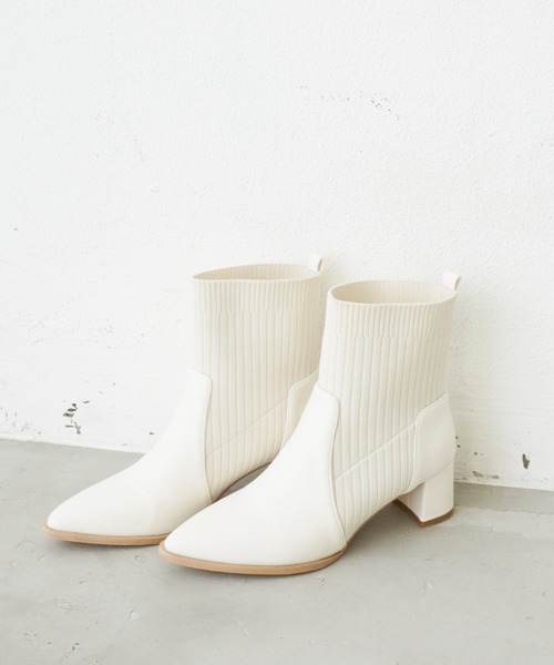 Aunt Marie's(アントマリーズ)の「ポインテッドソックスショートブーツ(ブーツ・レディース・ブラック/アイボリー・L/S/M)」の2枚目の写真