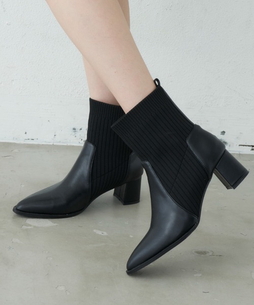 Aunt Marie's(アントマリーズ)の「ポインテッドソックスショートブーツ(ブーツ・レディース・ブラック/アイボリー・L/S/M)」の1枚目の写真