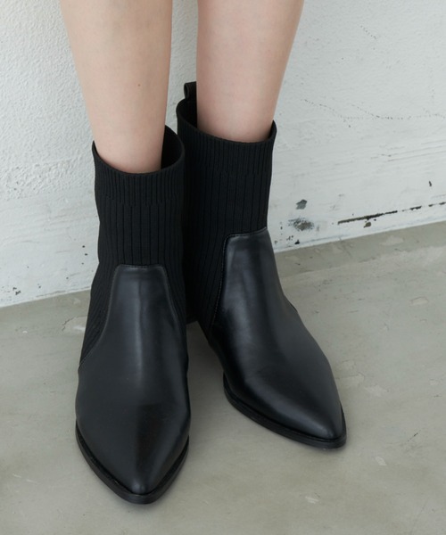 Aunt Marie's(アントマリーズ)の「ポインテッドソックスショートブーツ(ブーツ・レディース・ブラック/アイボリー・L/S/M)」の6枚目の写真