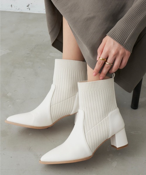 Aunt Marie's(アントマリーズ)の「ポインテッドソックスショートブーツ(ブーツ・レディース・ブラック/アイボリー・L/S/M)」の12枚目の写真