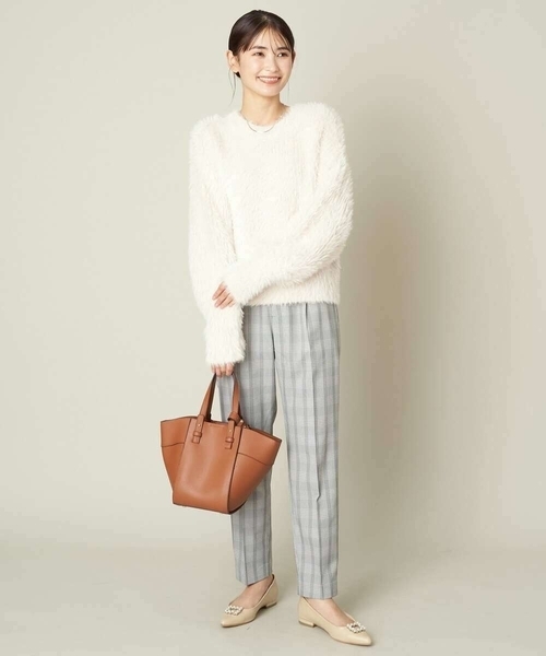 a.v.v（アーヴェヴェ）の「ビジュー付きパンプス（パンプス・レディース・ベージュ/ブラック・22.5/24.5/23.5）」の7枚目の写真