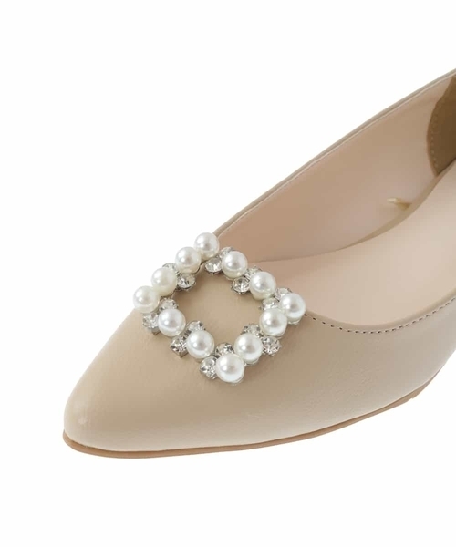 a.v.v（アーヴェヴェ）の「ビジュー付きパンプス（パンプス・レディース・ベージュ/ブラック・22.5/24.5/23.5）」の16枚目の写真